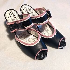 Poetic License 401/2 91/2 Pink Black White Leather Shoe